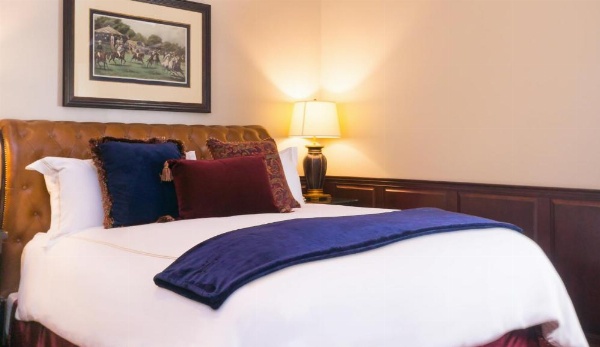 Carriage House Inn image 26