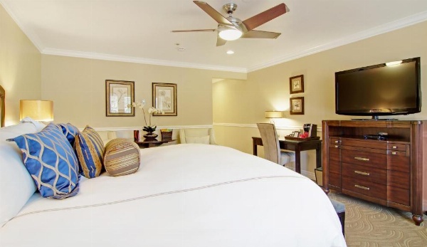 Carriage House Inn image 30